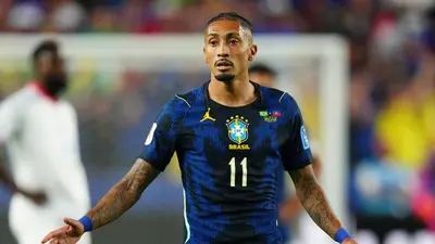 Raphinha sale lesionado antes del descanso del Brasil vs Haití