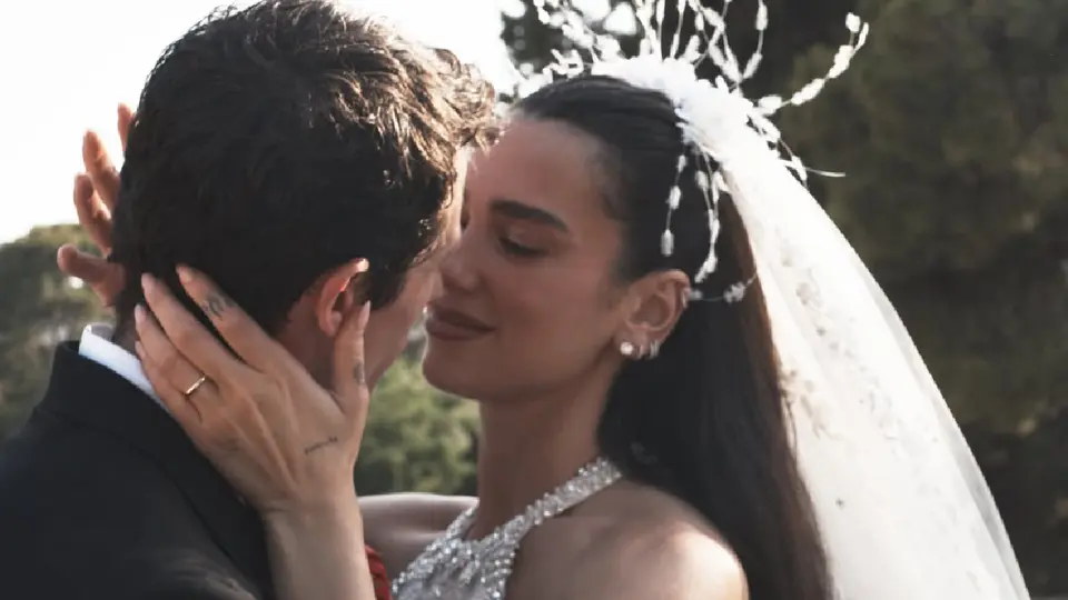 Dua Lipa revela por fin su vestido de novia Chanel tras casarse con Callum Turner