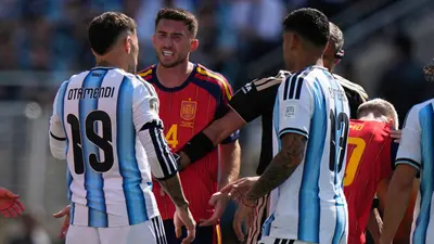 ¿Mal perdedor? Nicolás Otamendi encaró a Rodri tras la Final del Mundial