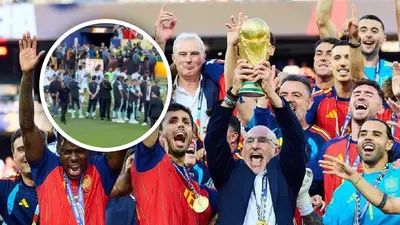 Video muestra gesto inadecuado de los jugadores argentinos mientras España levantaba el trofeo