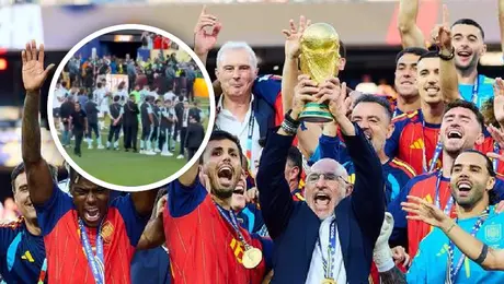 Video muestra gesto inadecuado de los jugadores argentinos mientras España levantaba el trofeo