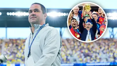 André Jardine felicita a Luis de la Fuente, el técnico al que le quitó un título antes de que conquistara el Mundial