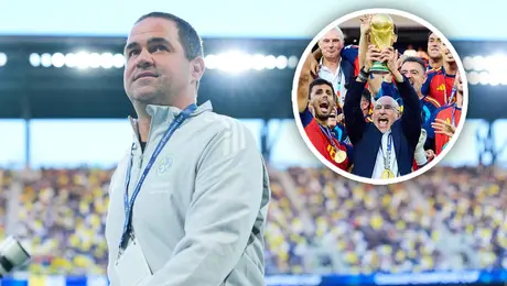 André Jardine felicita a Luis de la Fuente, el técnico al que le quitó un título antes de que conquistara el Mundial