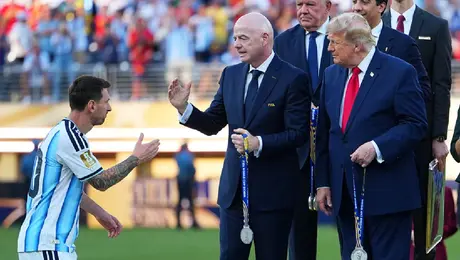 El polémico gesto de Messi a Infantino tras la Final del Mundial 2026 que incendia las redes