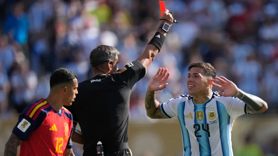 Argentina iguala a Brasil como la selección con más tarjetas rojas en la historia de los Mundiales