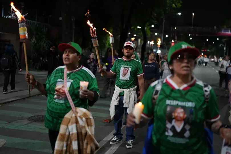 Las manifestaciones incluyeron marchas, mítines y las llamadas "cascaritas por la memoria" en distintos puntos de la Ciudad de México./ AP