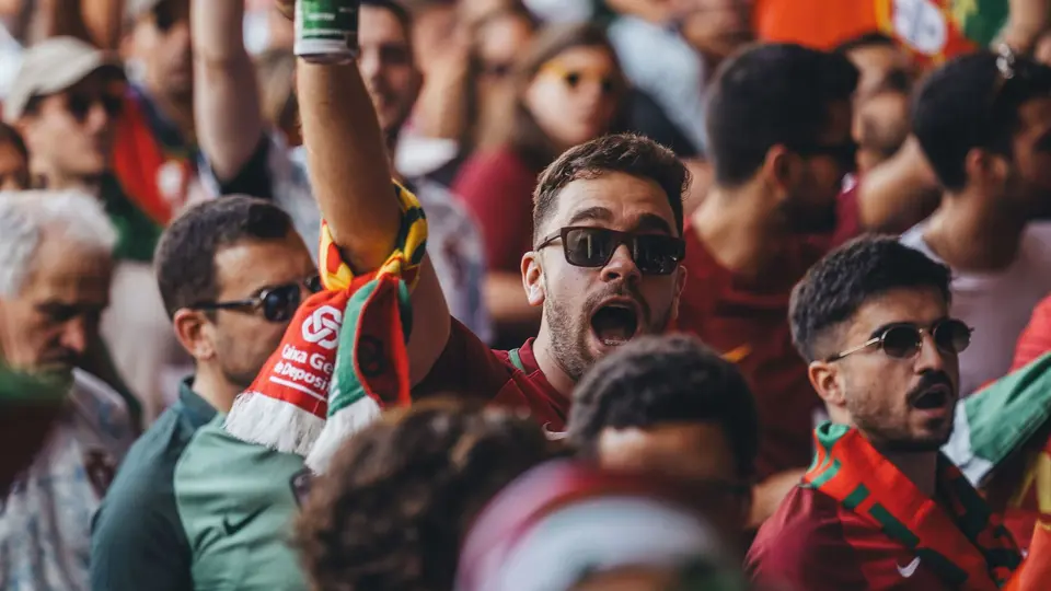 La dopamina y la oxitocina desempeñan un papel clave durante la emoción que genera cada partido / Pixabay