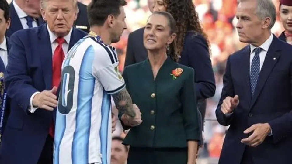 La presidenta de México estuvo presente en el partido entre España y Argentina, aprovechando el evento para sostener encuentros con líderes y funcionarios de otros países./@sinaloahoy