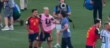 Ratón Ayala golpea a Dani Olmo | CAPTURA DE PANTALLA