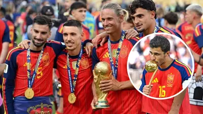 Atlético de Madrid presume a sus campeones del Mundo, Rodri incluído