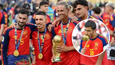 Atlético de Madrid presume a sus campeones del Mundo, Rodri incluído
