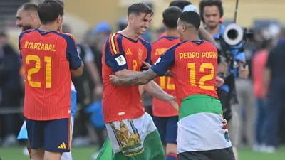 Pedro Porro, el campeón del mundo que podría inmortalizar el título con un tatuaje de la Copa en su pierna derecha