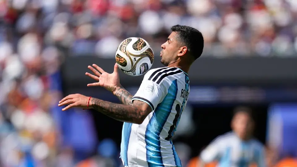 Cuti Romero 'ignora' el saludo de Donald Trump durante la premiación del Mundial 2026