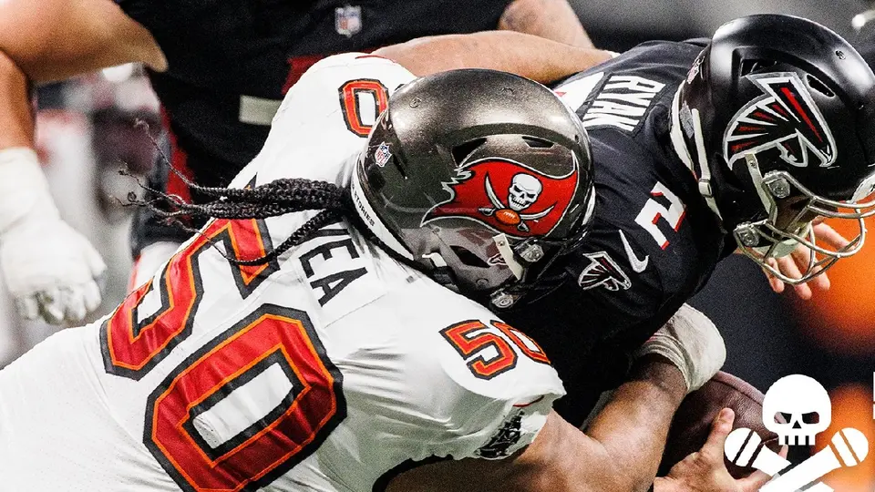 Vita Vea capturando a Matt Ryan de los Falcons | X @Buccaneers