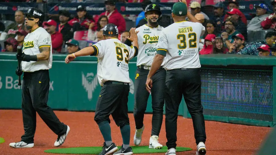 Pericos celebrando la victoria ante los Diablos Rojos | IMAGO7