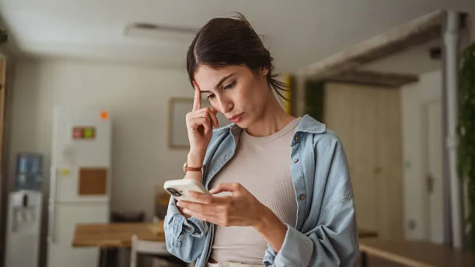 La suspensión no significa que el usuario pierda su número telefónico; la línea puede reactivarse una vez que se complete el registro. / iStock