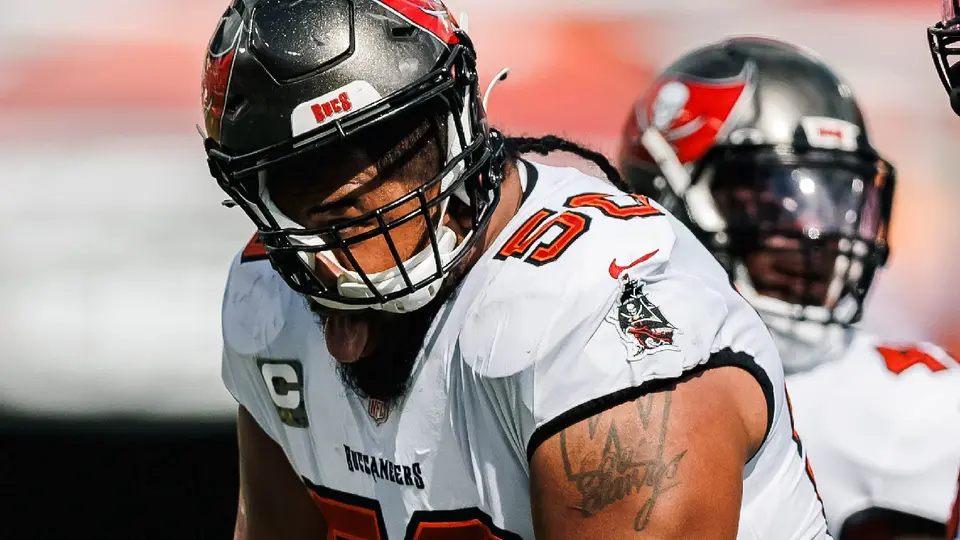 Vita Vea festejando una captura en la NFL | X @Bucanneers