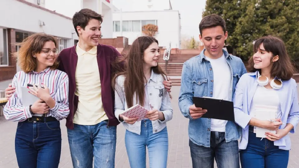 Los depósitos están destinado a determinados alumnos de educación superior / Magnific