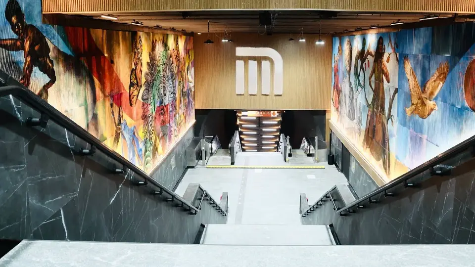 Metro de CDMX estrena “Apoteosis”, mural holográfico que busca romper un Récord Guinness