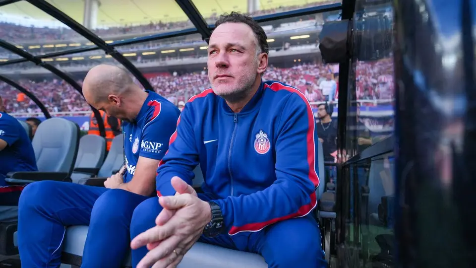 Gabriel Milito en el banquillo de Chivas en la Liga MX | IMAGO 7