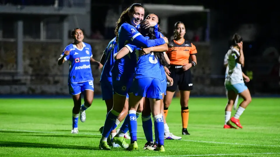 Jugadoras de Cruz Azul en celebración en la Liga Femenil BBVA | IMAGO 7