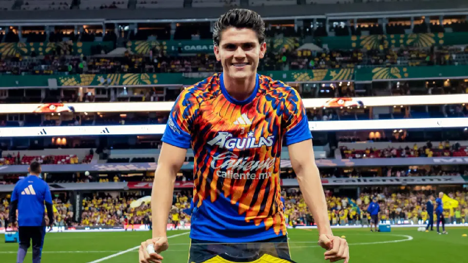 América homenajea a Israel Reyes previo al Clásico Nacional; afición critica en redes