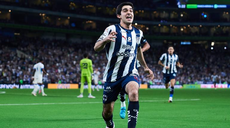 César Garza, jugador de Rayados, en festejo de gol ante Cruz Azul | MEXSPORT