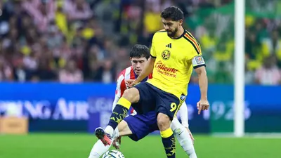 ¡No le gustó nada! Henry Martín hace berrinche tras ser sustituido en el Clásico Nacional
