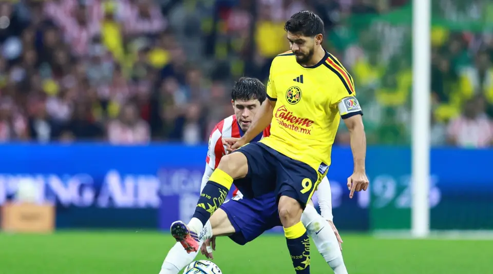 Henry Martín hace berrinche tras ser sustituido | MEXSPORT