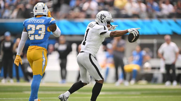 Chargers vs Raiders | AP