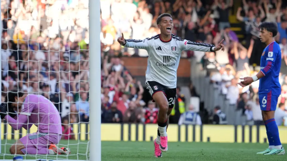 Gol que Fulham celebra tras autogol de Licha Martínez | AP