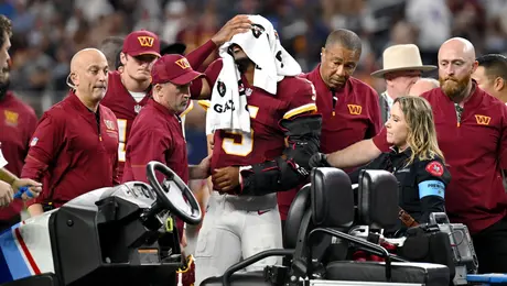 VIDEO: Así fue la fuerte lesión de Jayden Daniels ante los Cowboys