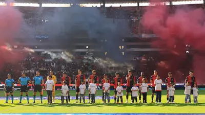 Pirotecnia del Estadio Jalisco deja sin visibilidad los primeros minutos del Atlas vs Pumas