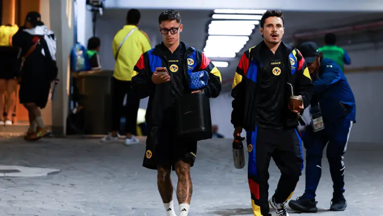 Brian Rodríguez y Raphael Veiga, jugadores del América, llegando al Estadio Azteca, previo al Clásico Nacional ante Chivas | MEXSPORT