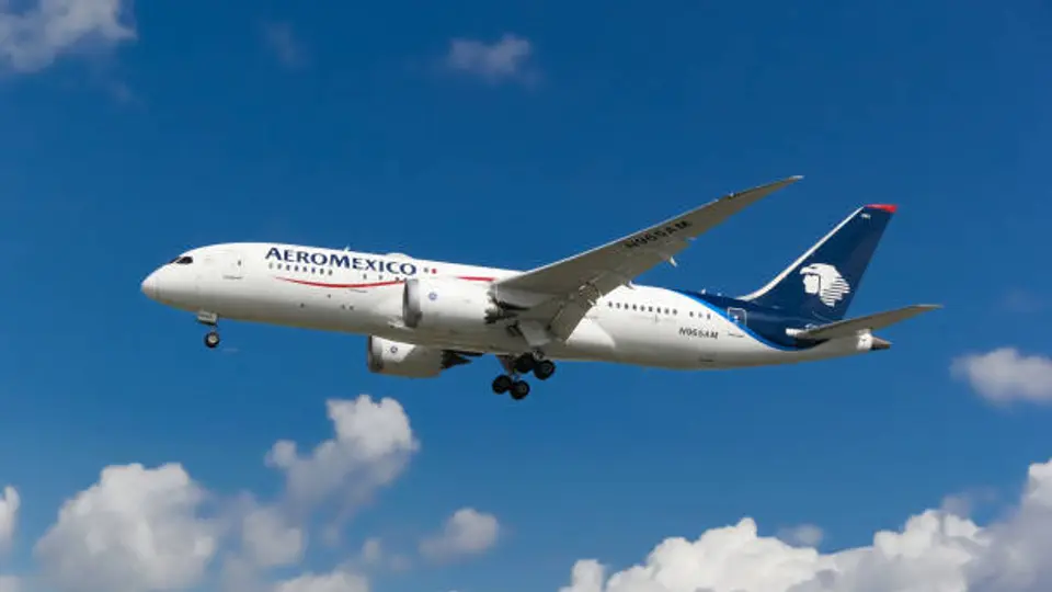 Aeroméxico investiga posible filtración de datos de más de 15 millones de registros