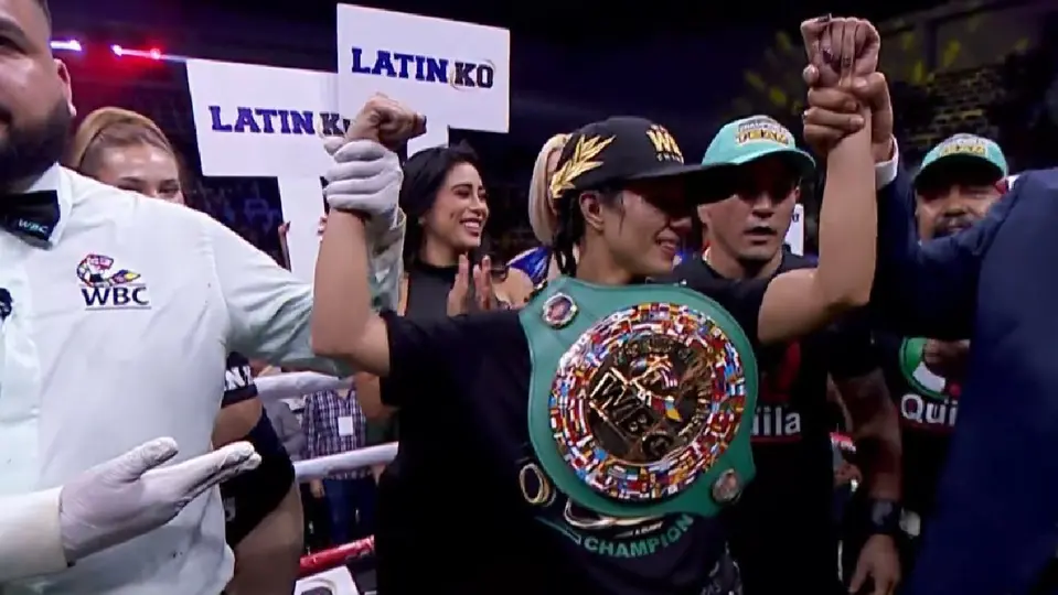 La Bonita Fernández tras coronarse como  campeona mundial del Consejo Mundial de Boxeo (CMB) en peso Supermosca | CAPTURA DE PANTALLA