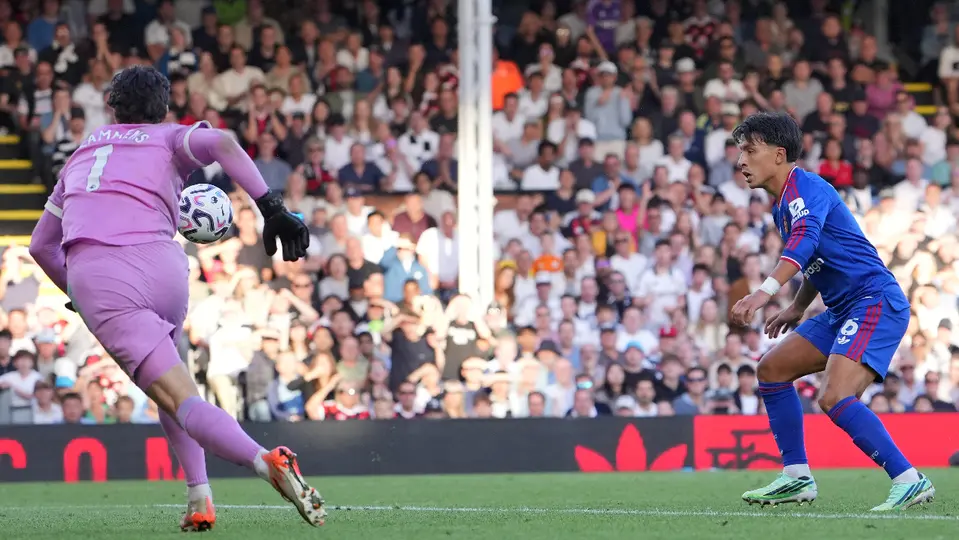 Autogol de Licha Martínez ante el Fulham | AP
