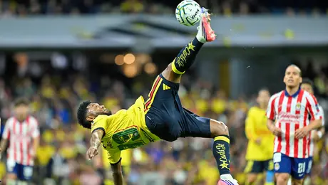 ¡El gol del torneo! Miguel Borja firma joya ante Chivas