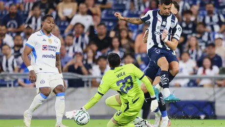 ¿Otra vez tú? Kevin Mier se equivoca en gol de Rayados ante Cruz Azul