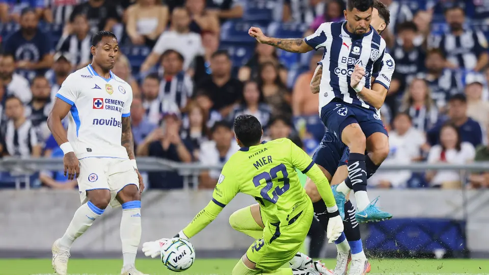¿Otra vez tú? Kevin Mier se equivoca en gol de Rayados ante Cruz Azul