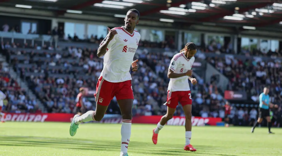 Alexander Isak festejando su gol con el Liverpool | AP