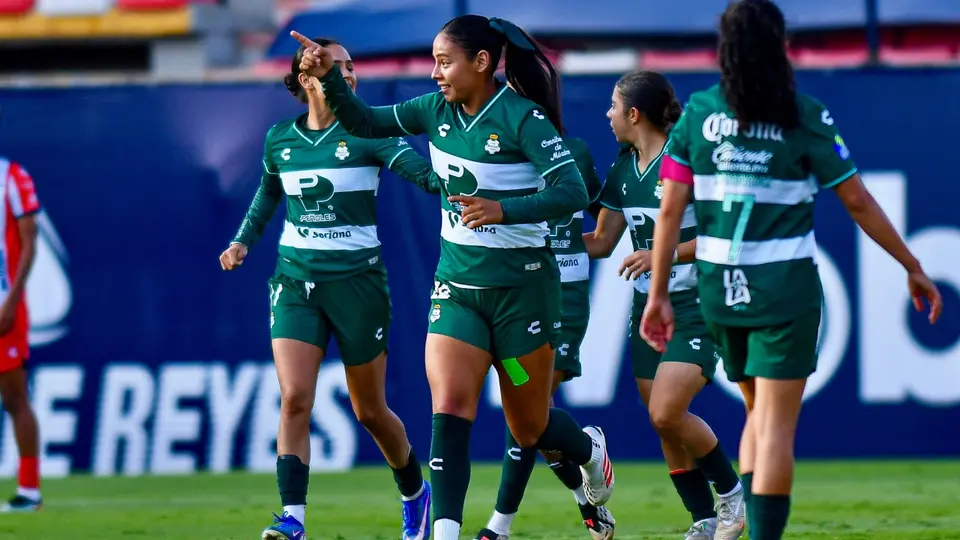 Jugadoras de Santos en celebración en el Apertura 2026 de la Liga Femenil | IMAGO 7