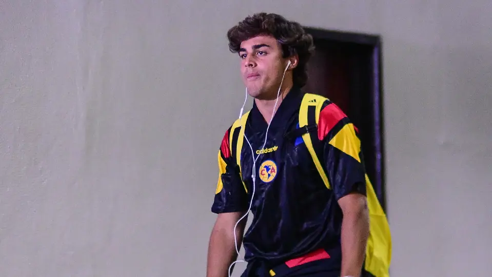 Carlos Álvarez, jugador del América, en el Estadio Azteca, previo al Clásico Nacional | IMAGO7