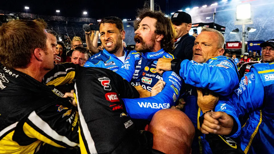 Ryan Blaney se quedó con ganas de seguir con la pelea | @NASCAR