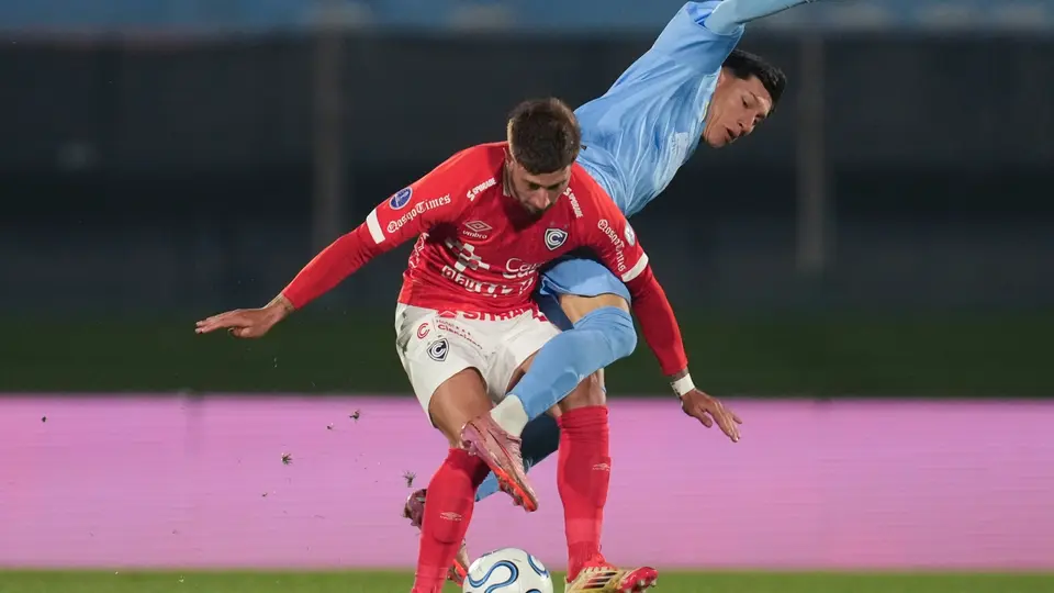 Santiago Arias en el partido de Cienciano contra Montevideo City Torque en la Copa Sudamericana | AP