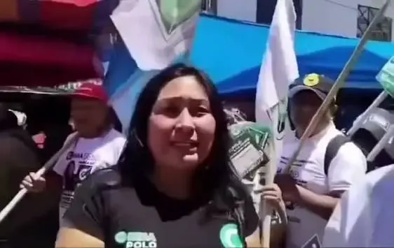El ataque contra “La China Polo” quedó registrado durante una transmisión en vivo./ Captura de pantalla