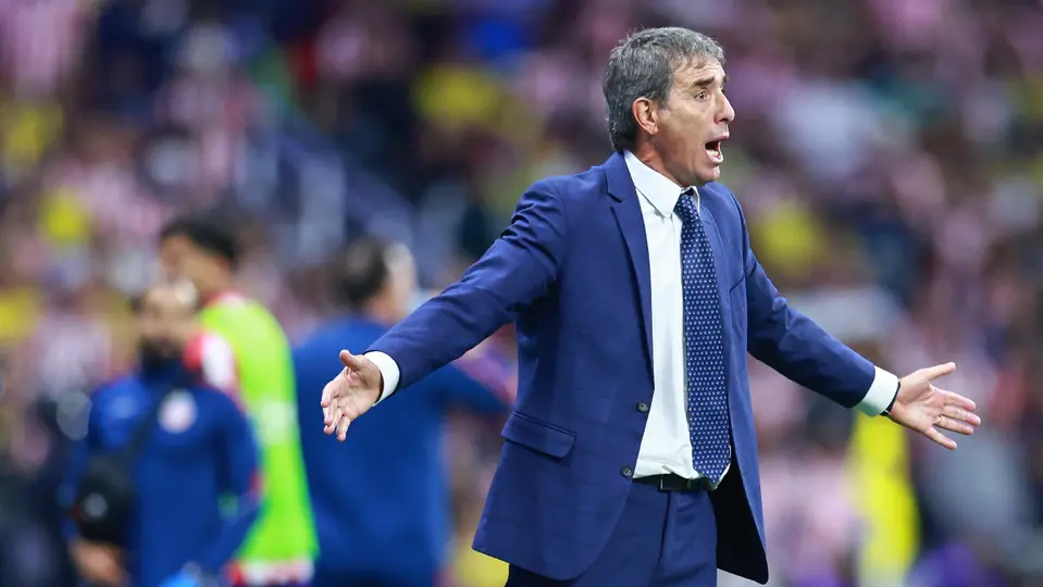 Guillermo Almada, entrenador del América, en el Clásico Nacional, ante Chivas | MEXSPORT