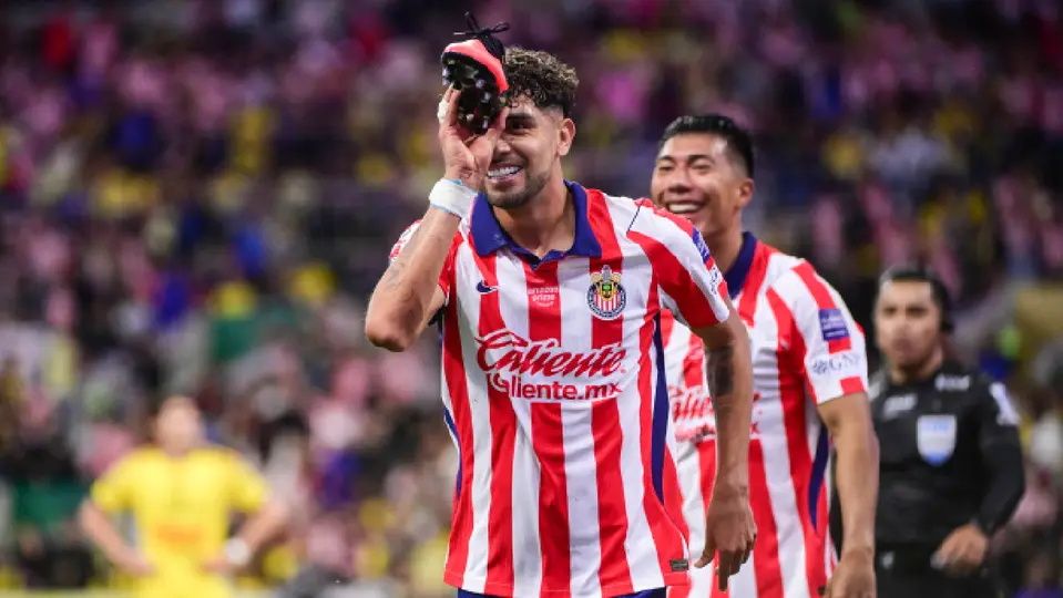 Ricardo Marín, jugador de las Chivas, en festejo de gol en el Clásico Nacional, ante América | IMAGO7