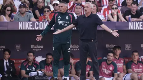 Real Madrid TV 'estalla' en contra del arbitraje del derbi de Madrid: "Es vomitivo"
