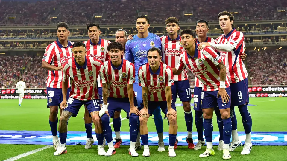 Alineación de Chivas en el último partido del equipo, ante Pumas, en el Apertura 2026 | MEXSPORT